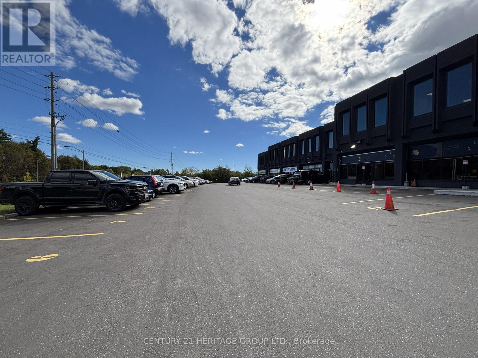 208 - 4544 Dufferin Street Property Photo 18