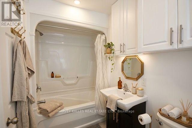 4 - 58 Rosemount Avenue Property Photo 15