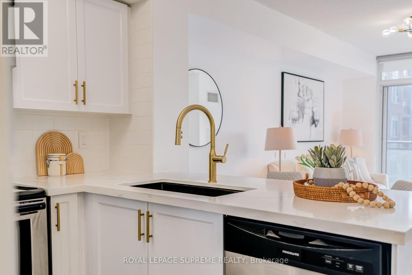 601 - 2772 Keele Street Property Photo 18