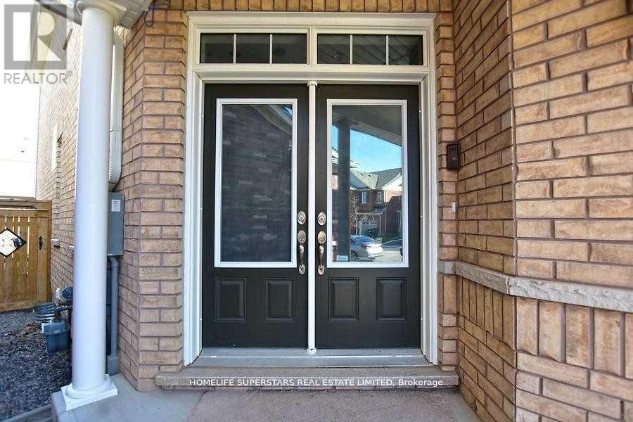 63 Enford Crescent Property Photo 3