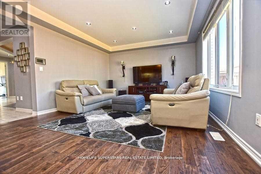 63 Enford Crescent Property Photo 8