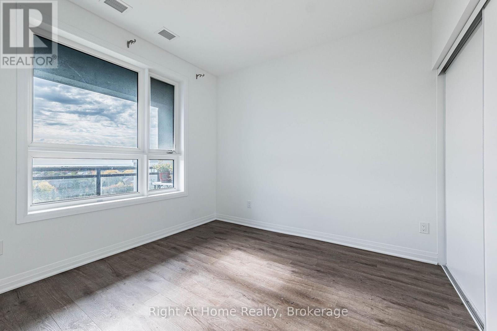 511 - 50 Kaitting Trail Property Photo 19