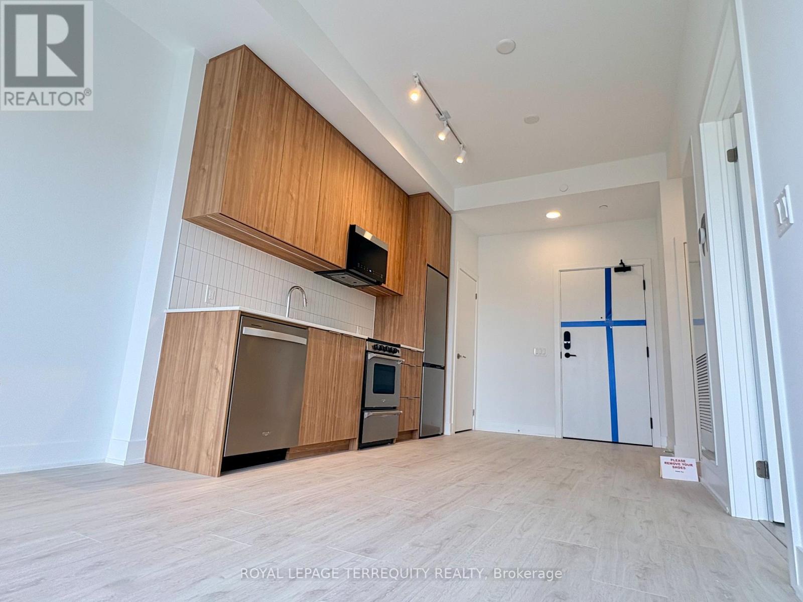 702 - 3008 William Cutmore Boulevard Property Photo 6