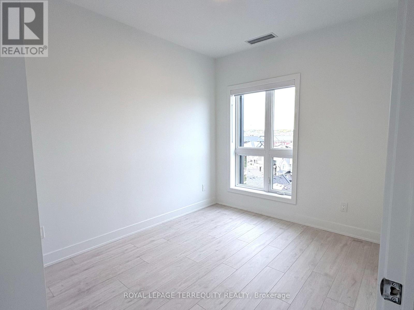 702 - 3008 William Cutmore Boulevard Property Photo 21