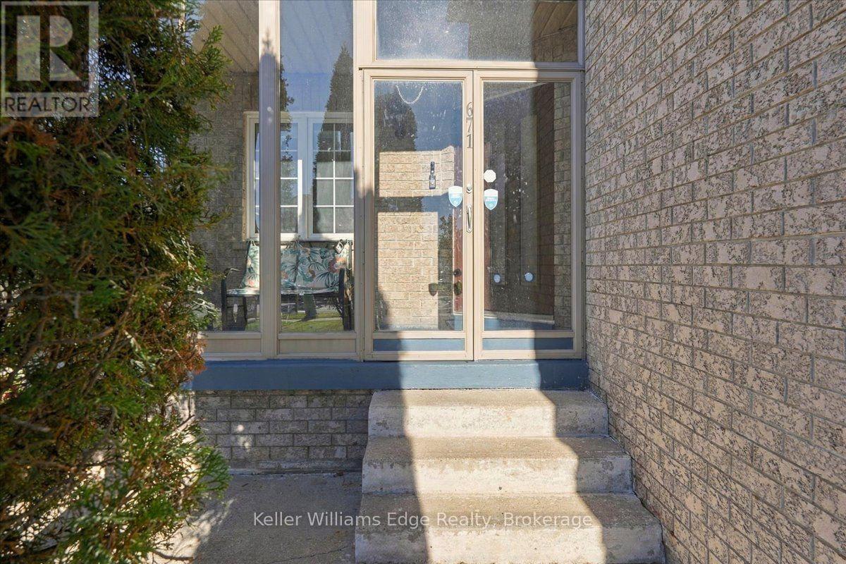 671 Twain Avenue Property Photo 3