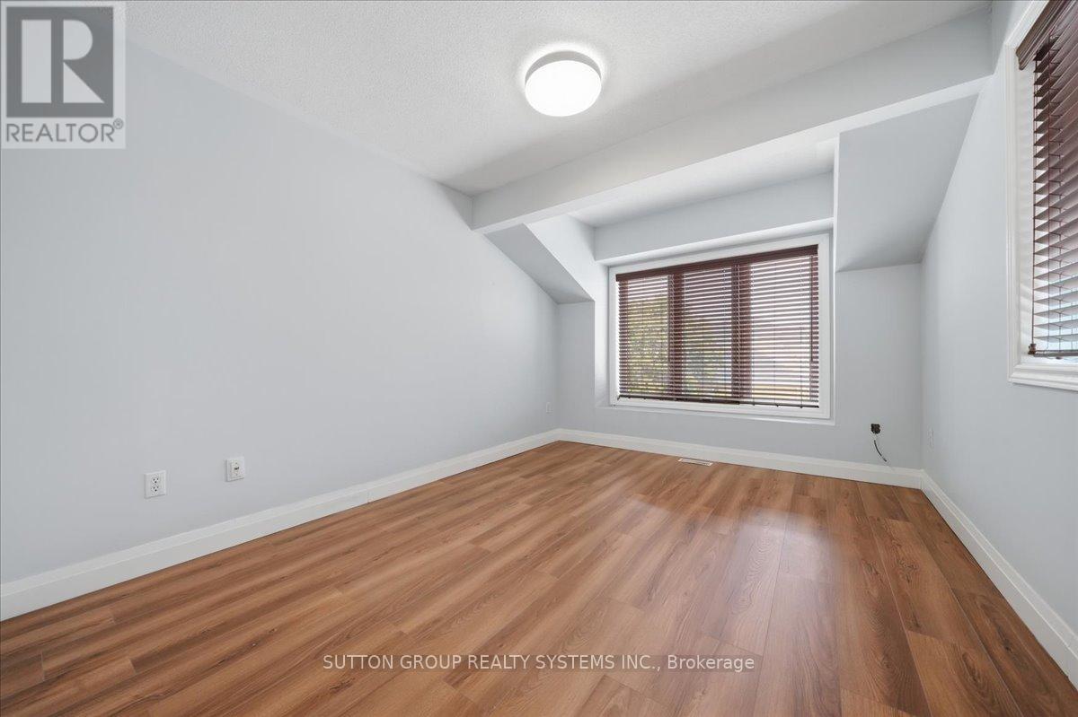 255 - 60 Barondale Drive Property Photo 24