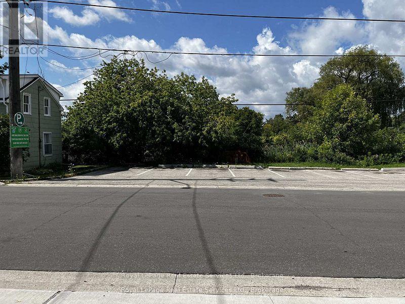 Main Level - B - 197 Broadway Street Property Photo 10