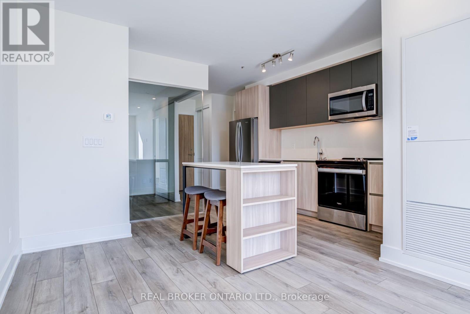 208 - 11 Maryport Avenue Property Photo 4