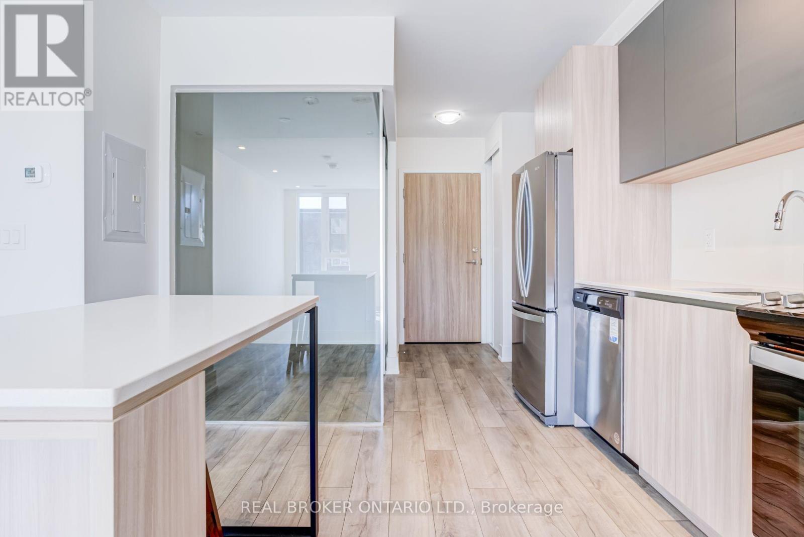 208 - 11 Maryport Avenue Property Photo 6
