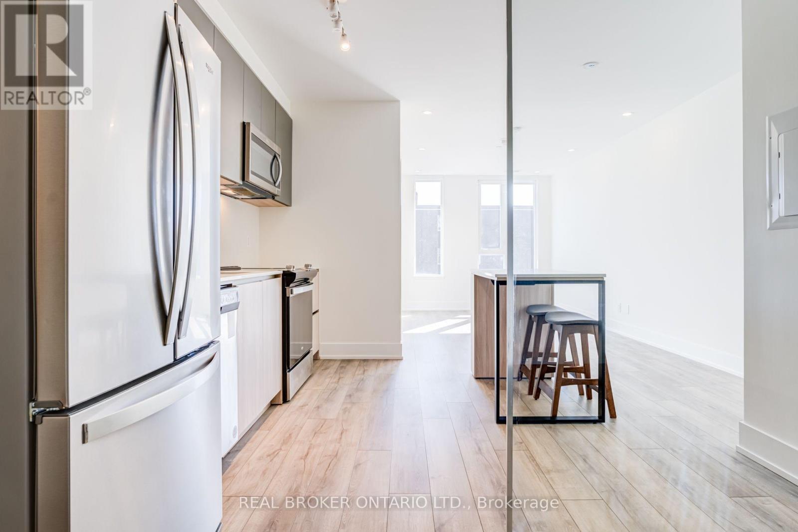 208 - 11 Maryport Avenue Property Photo 8