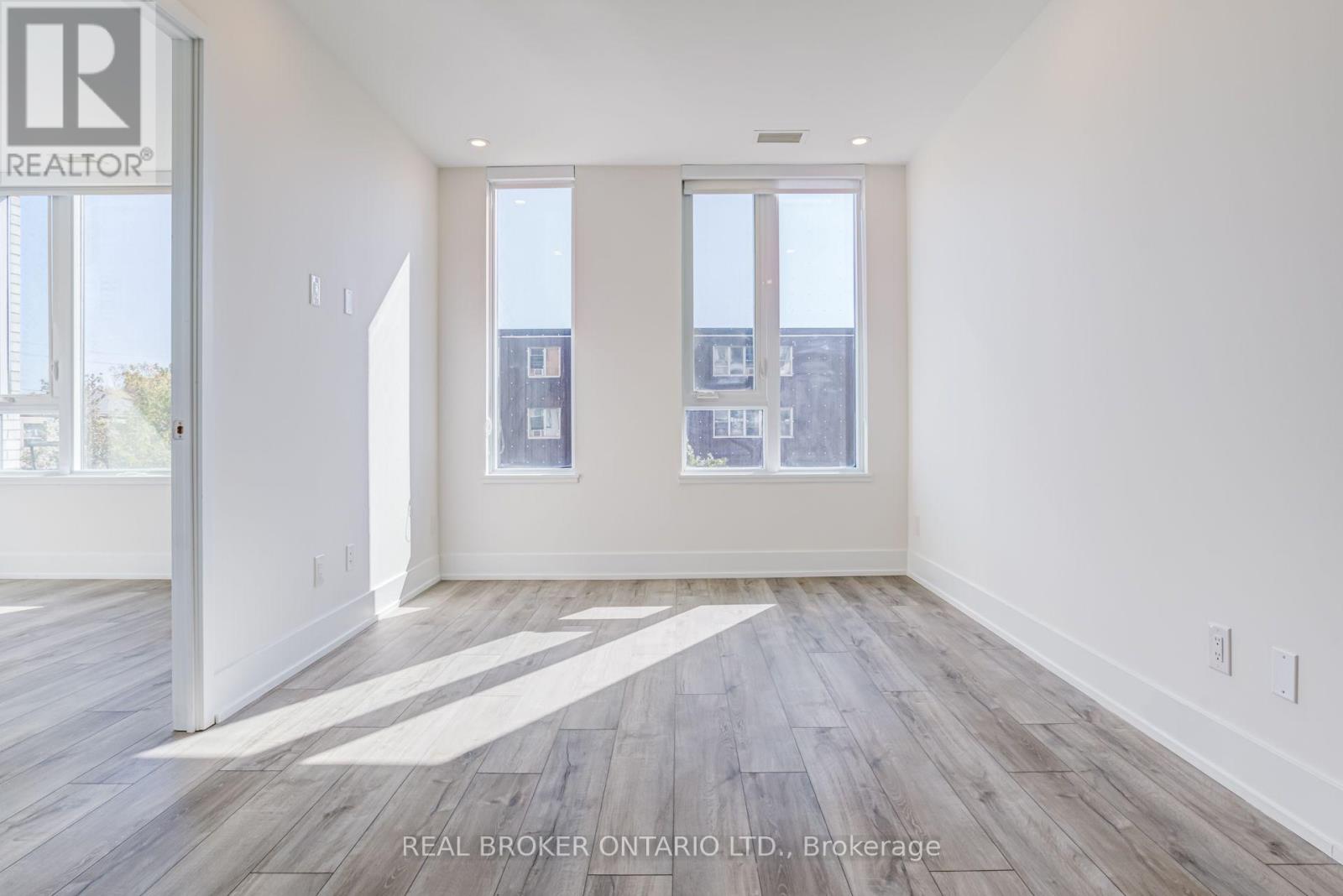 208 - 11 Maryport Avenue Property Photo 10