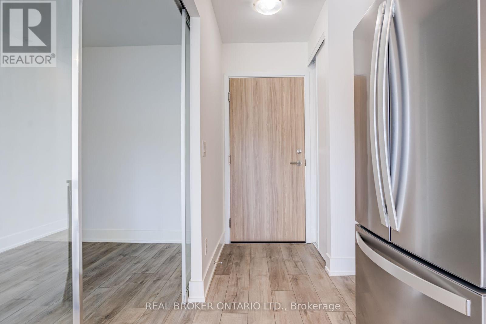 208 - 11 Maryport Avenue Property Photo 12