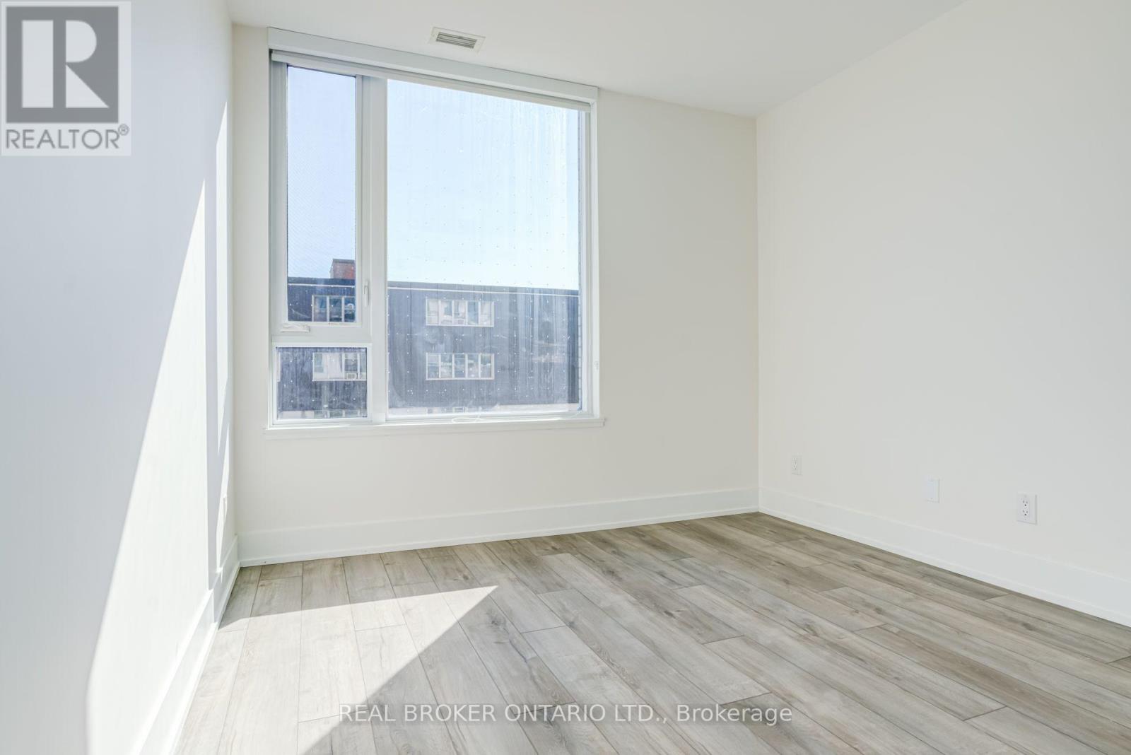 208 - 11 Maryport Avenue Property Photo 17