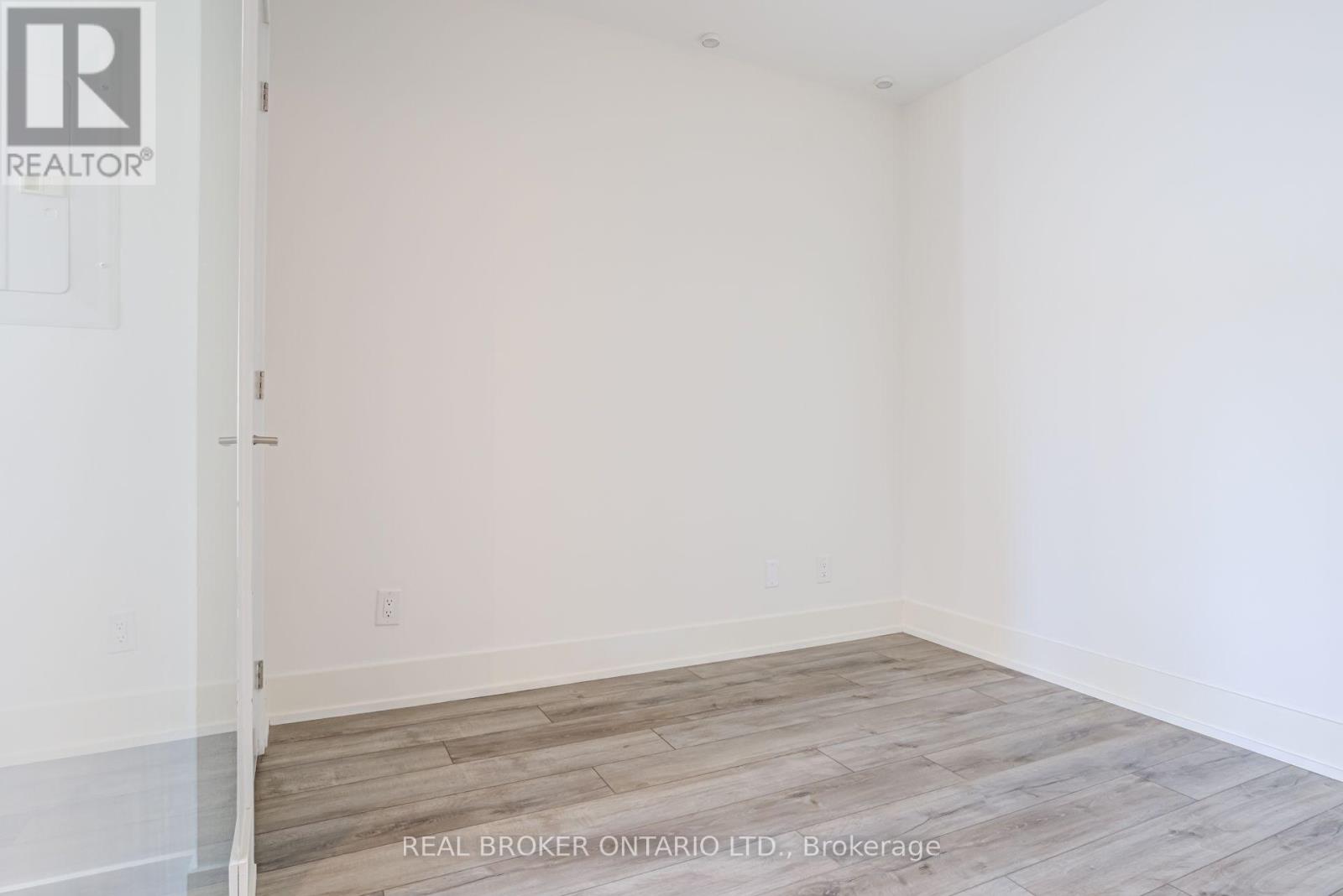 208 - 11 Maryport Avenue Property Photo 18
