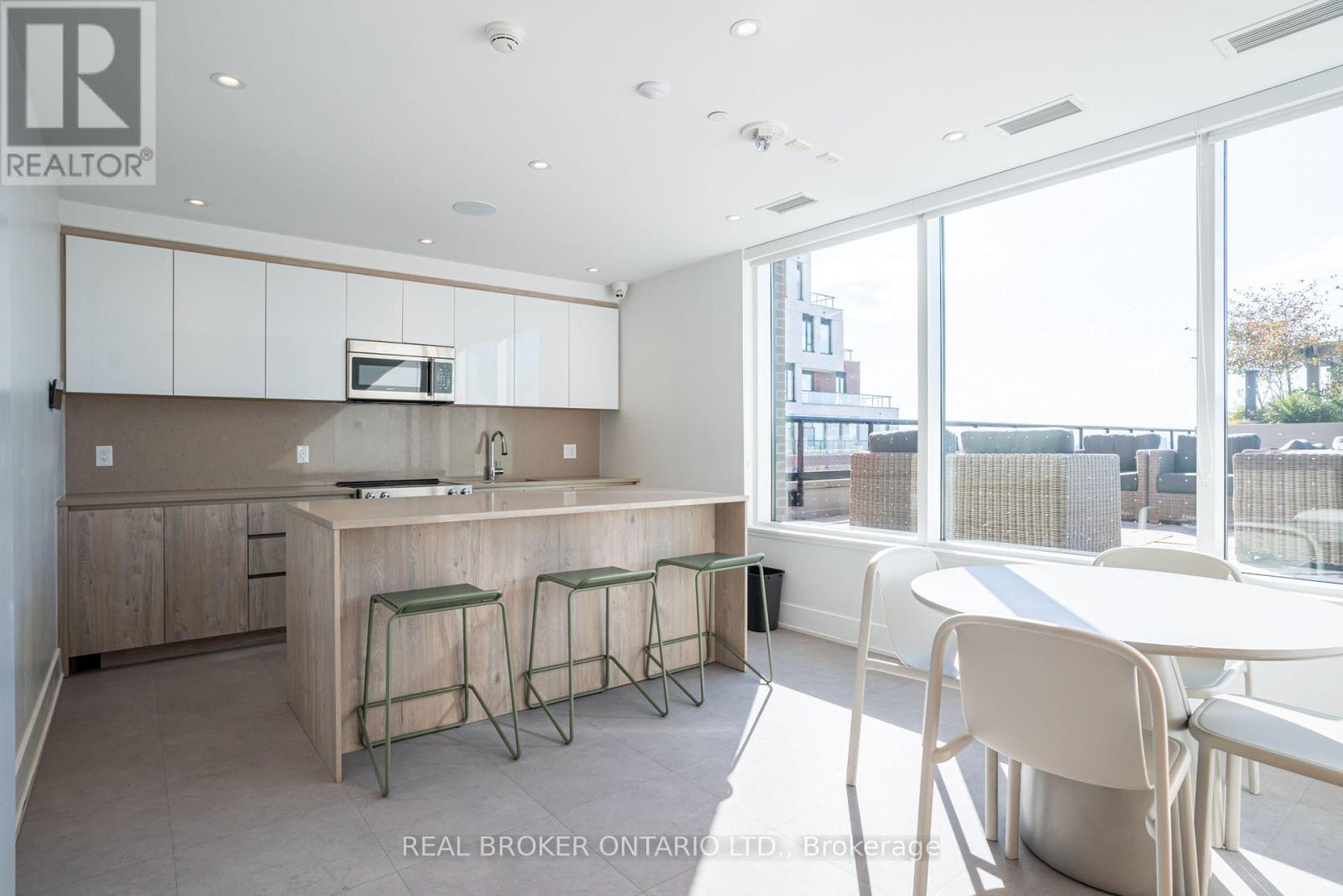 208 - 11 Maryport Avenue Property Photo 25