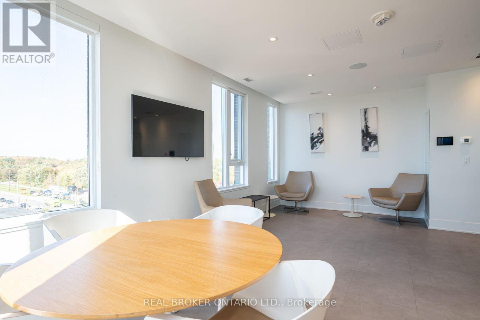 208 - 11 Maryport Avenue Property Photo 27