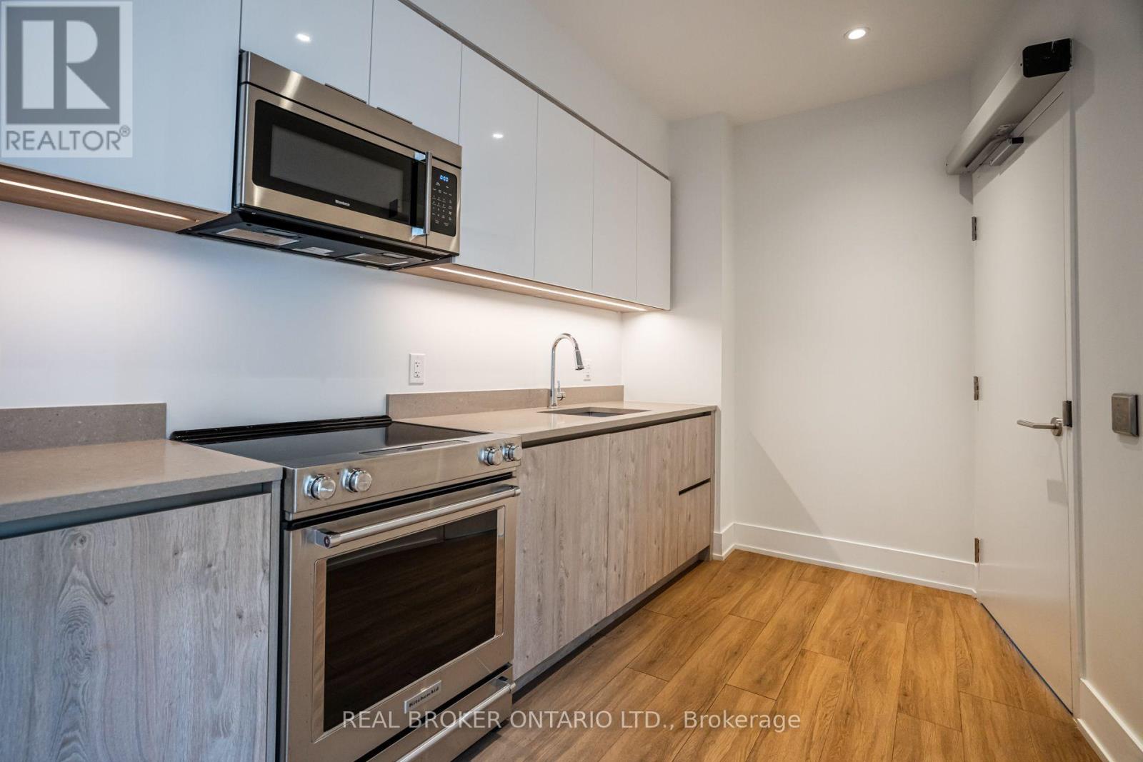 208 - 11 Maryport Avenue Property Photo 39
