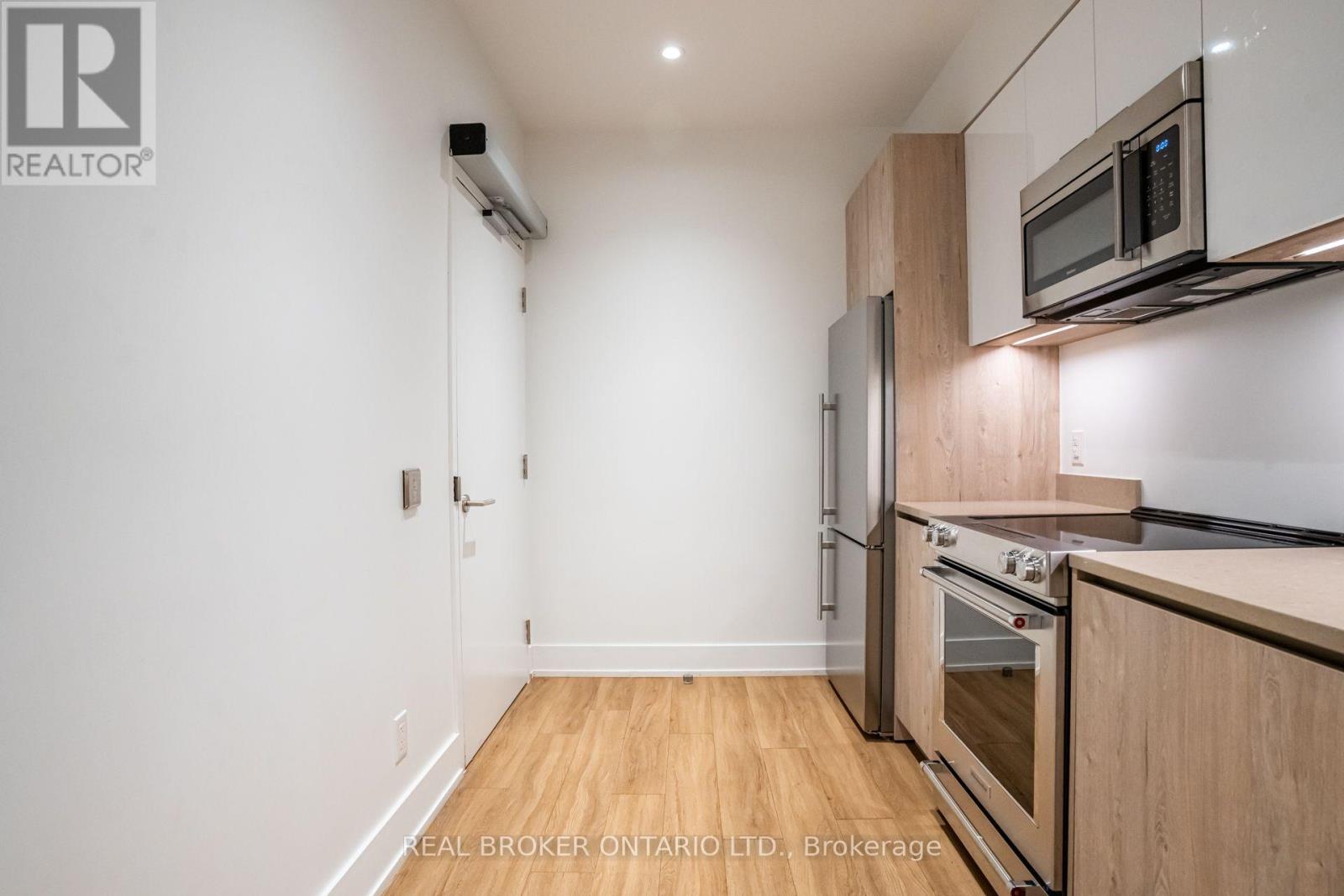 208 - 11 Maryport Avenue Property Photo 40