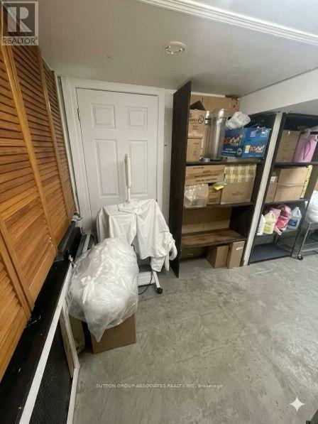 2595 Eglinton Avenue W Property Photo 12
