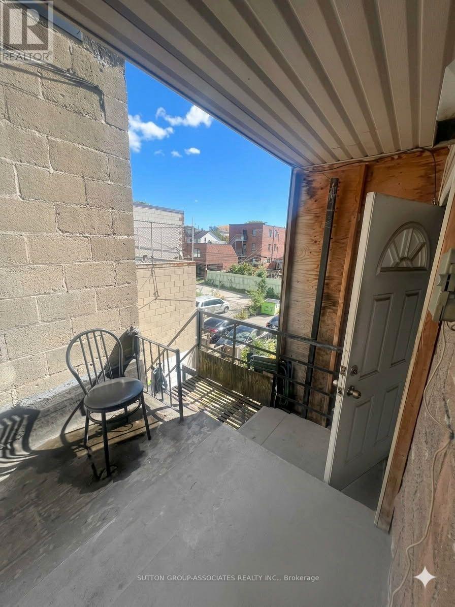 2595 Eglinton Avenue W Property Photo 17