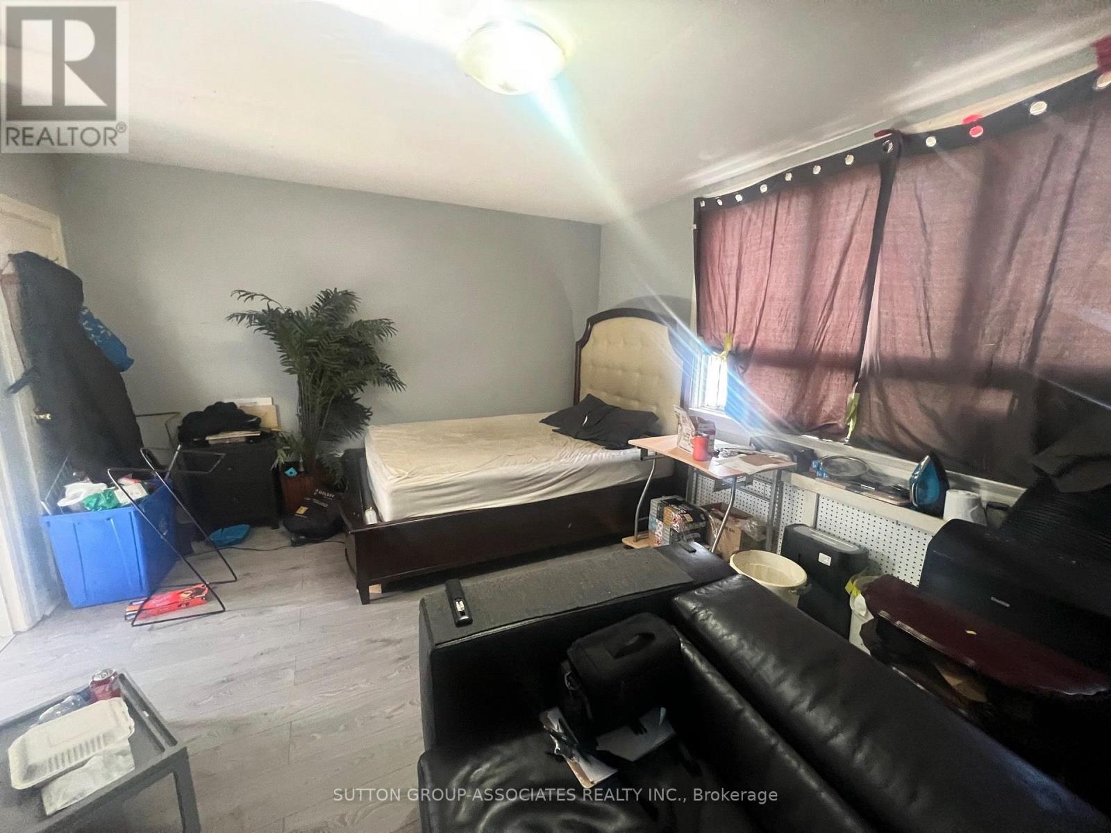2595 Eglinton Avenue W Property Photo 19