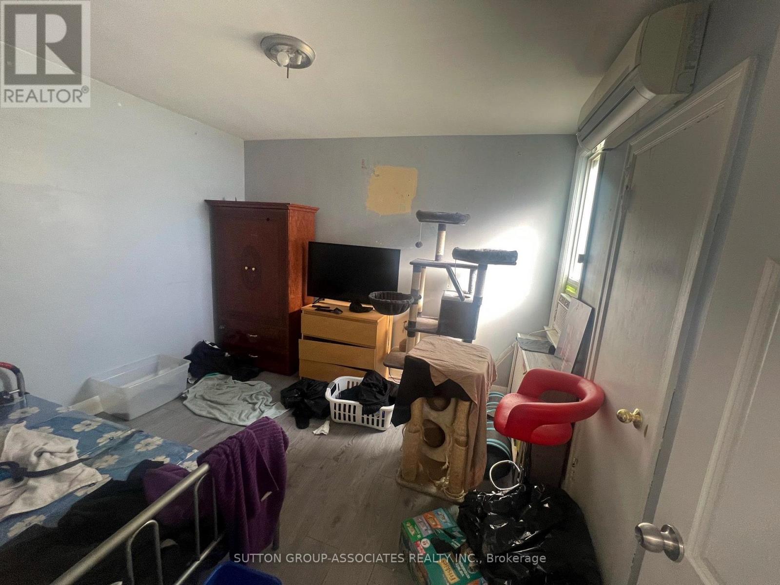 2595 Eglinton Avenue W Property Photo 25