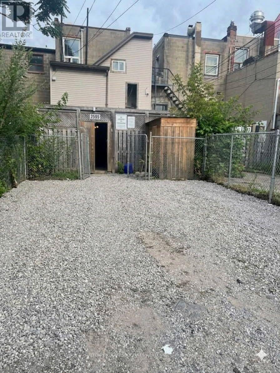 2595 Eglinton Avenue W Property Photo 32