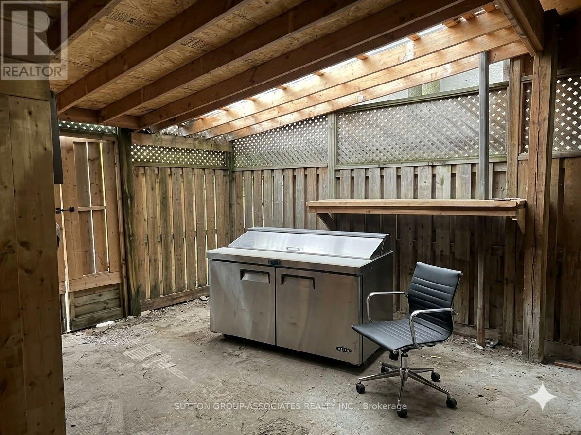 2595 Eglinton Avenue W Property Photo 35