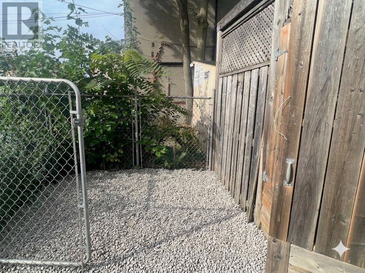2595 Eglinton Avenue W Property Photo 37