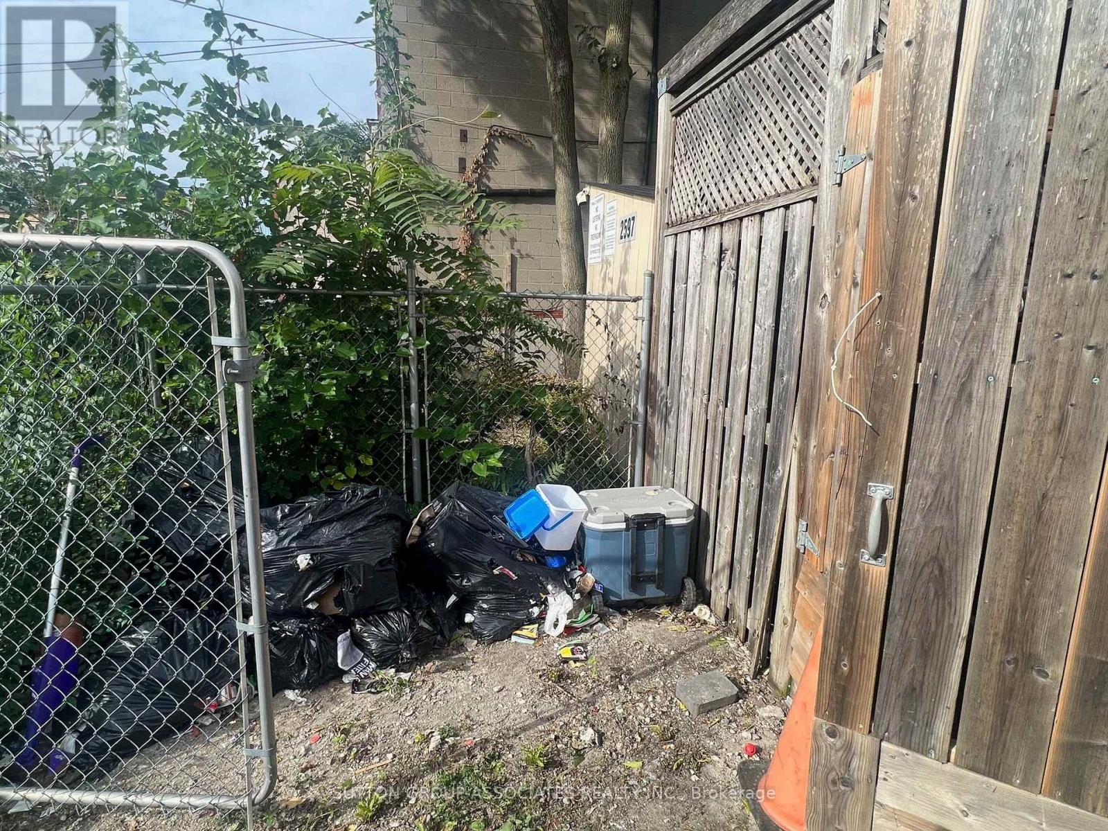 2595 Eglinton Avenue W Property Photo 38