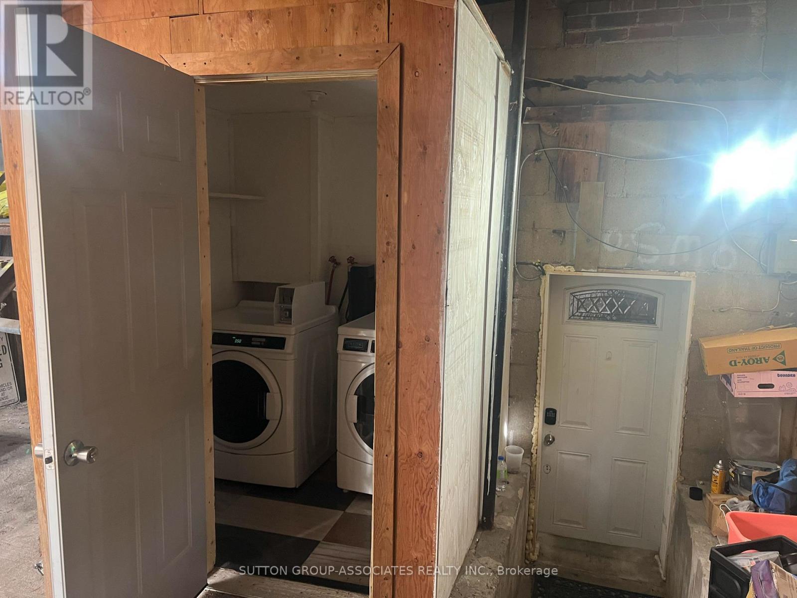 2595 Eglinton Avenue W Property Photo 39