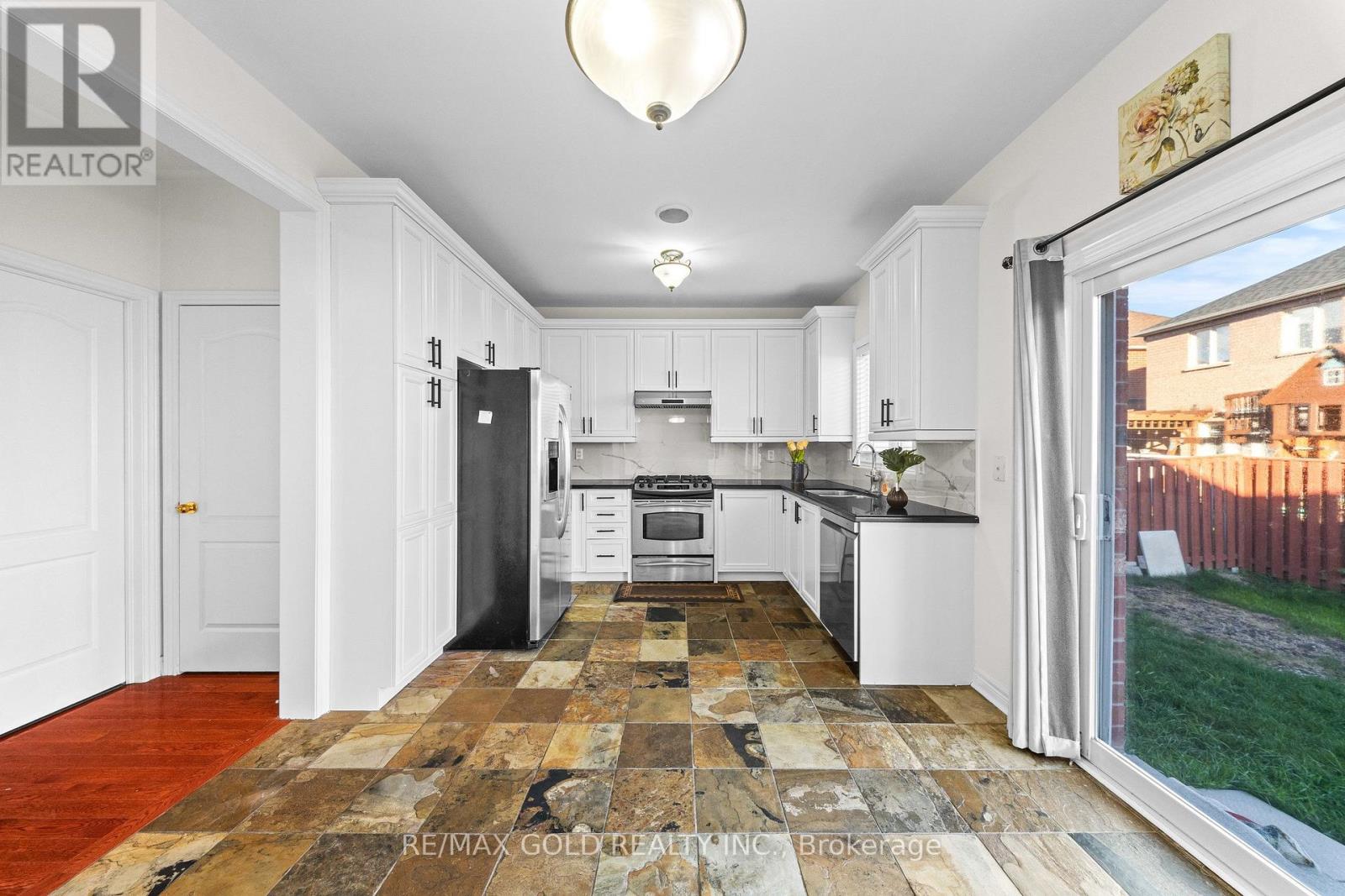 11 Maple Valley Street Property Photo 7