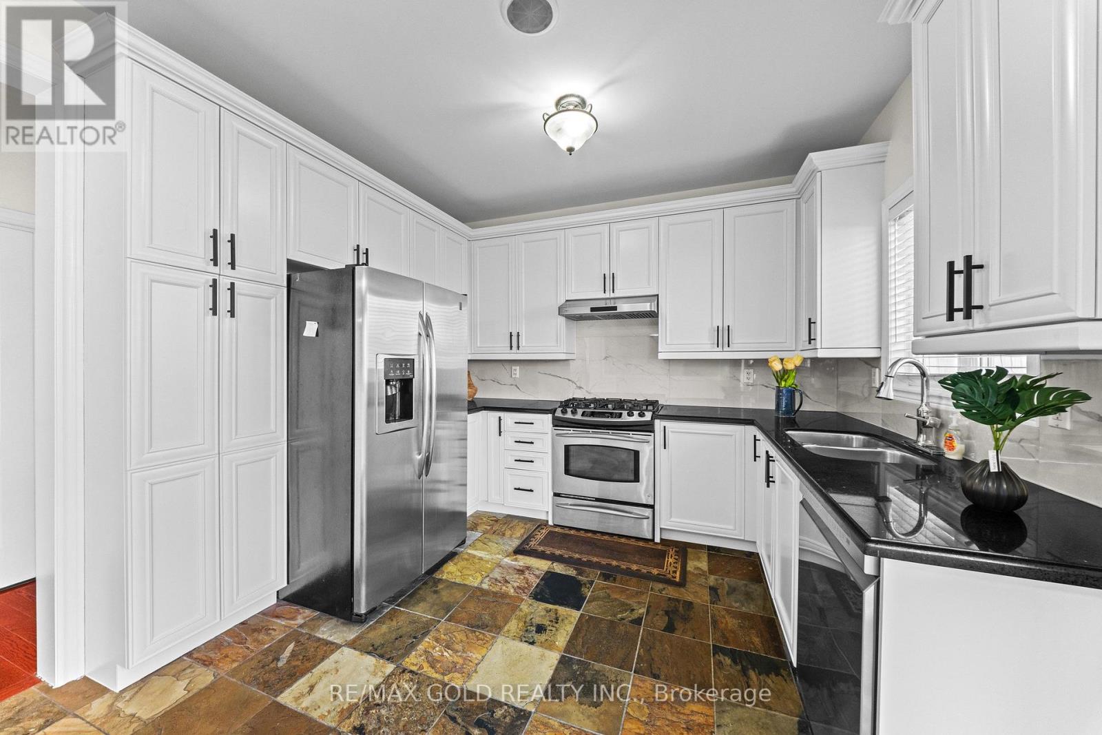 11 Maple Valley Street Property Photo 8