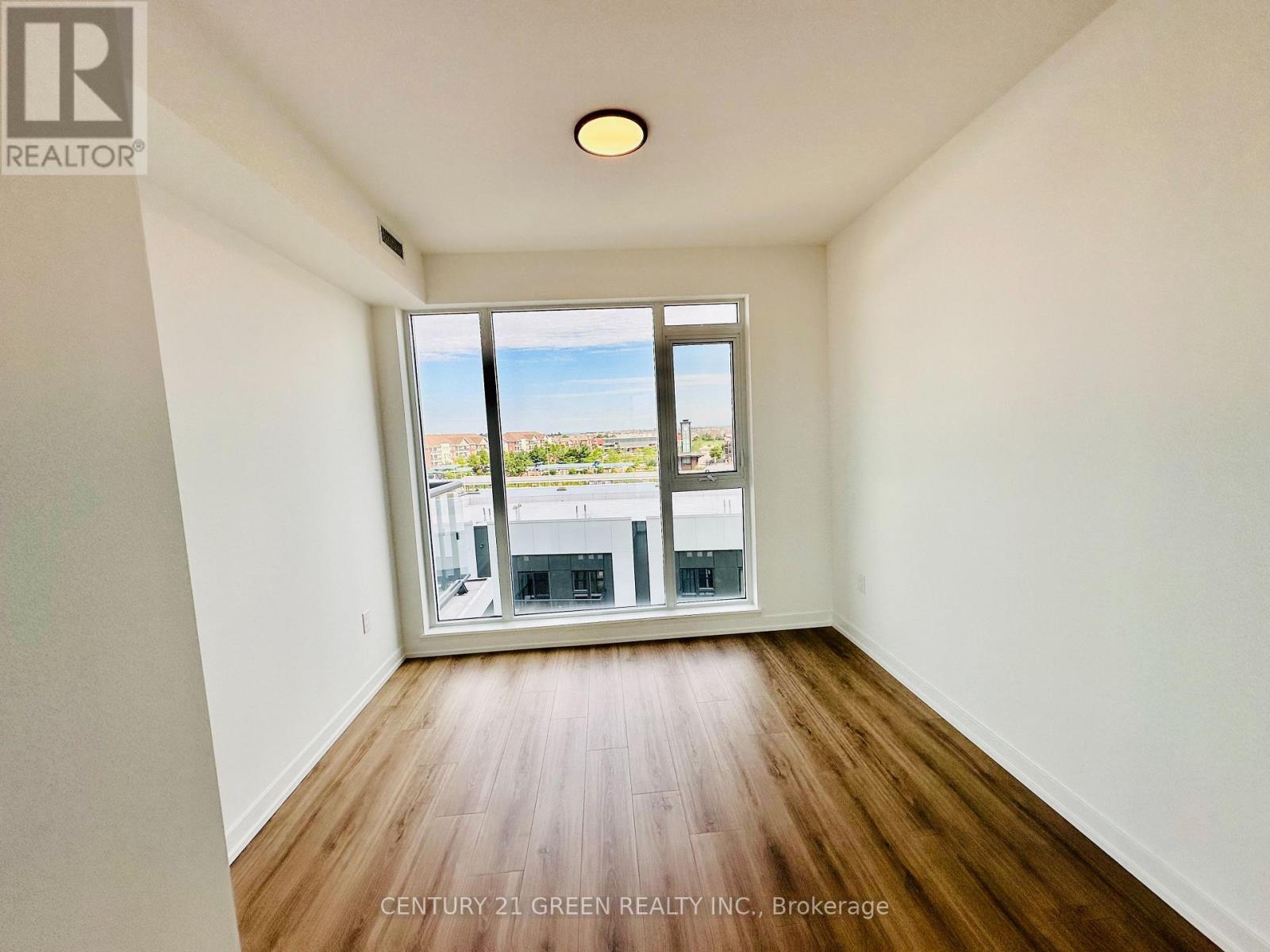 503 - 10 Lagerfeld Drive Property Photo 4