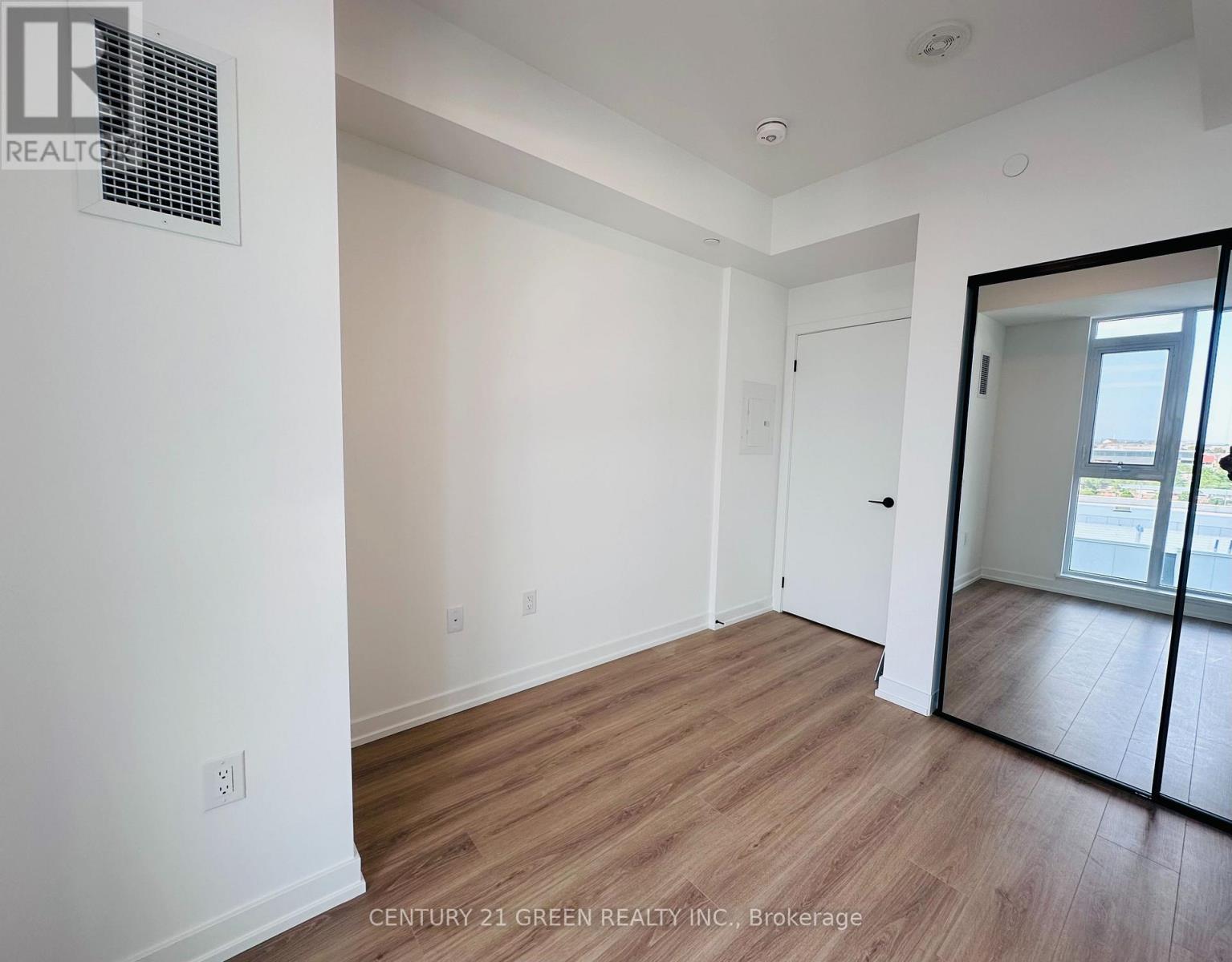 503 - 10 Lagerfeld Drive Property Photo 13