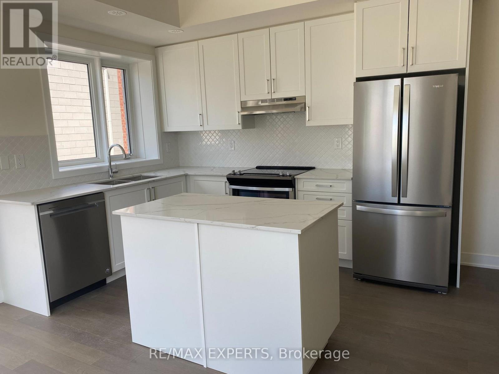 54 William Duncan Road Property Photo 8