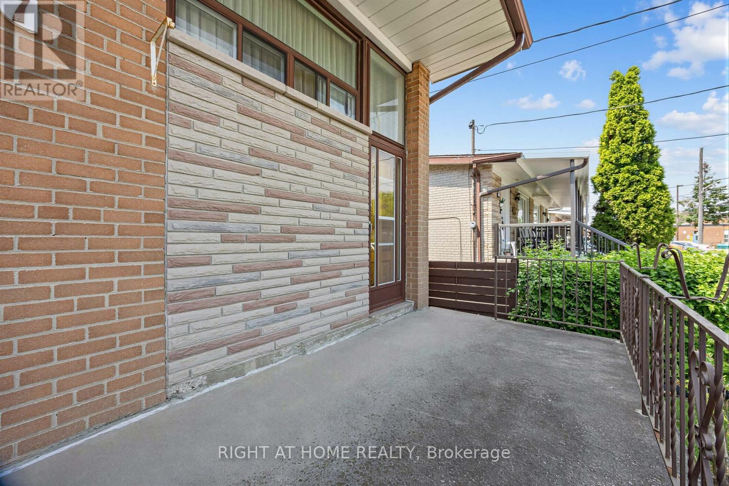 7 Daystrom Drive Property Photo 2