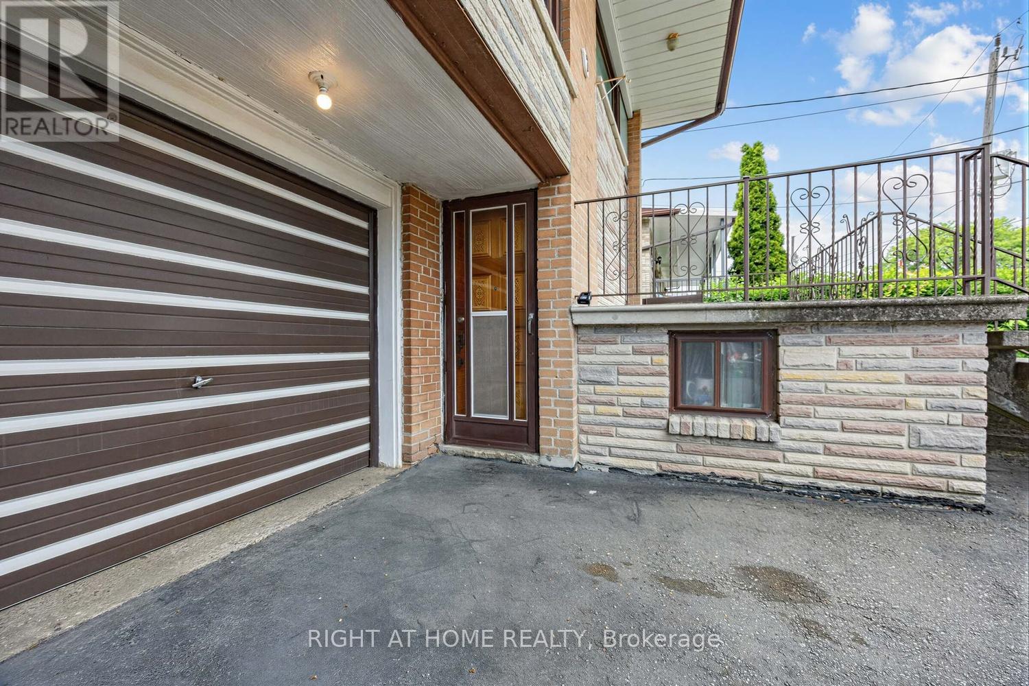 7 Daystrom Drive Property Photo 3