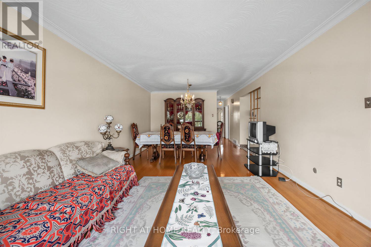 7 Daystrom Drive Property Photo 4