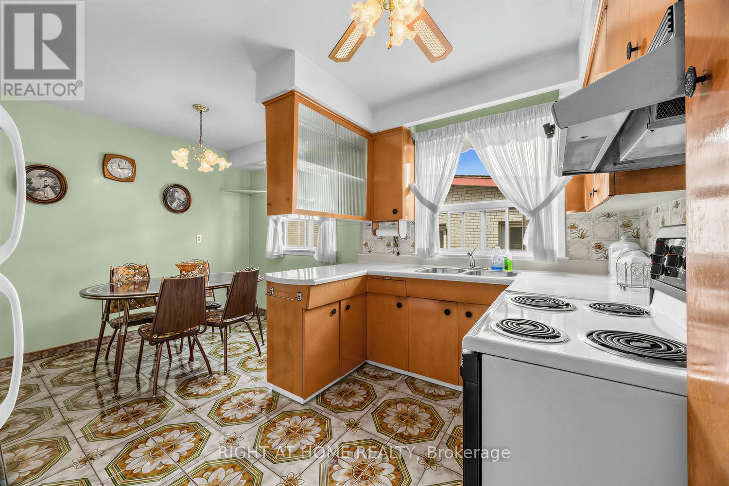 7 Daystrom Drive Property Photo 13