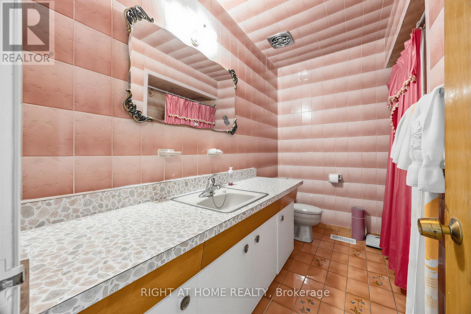 7 Daystrom Drive Property Photo 14