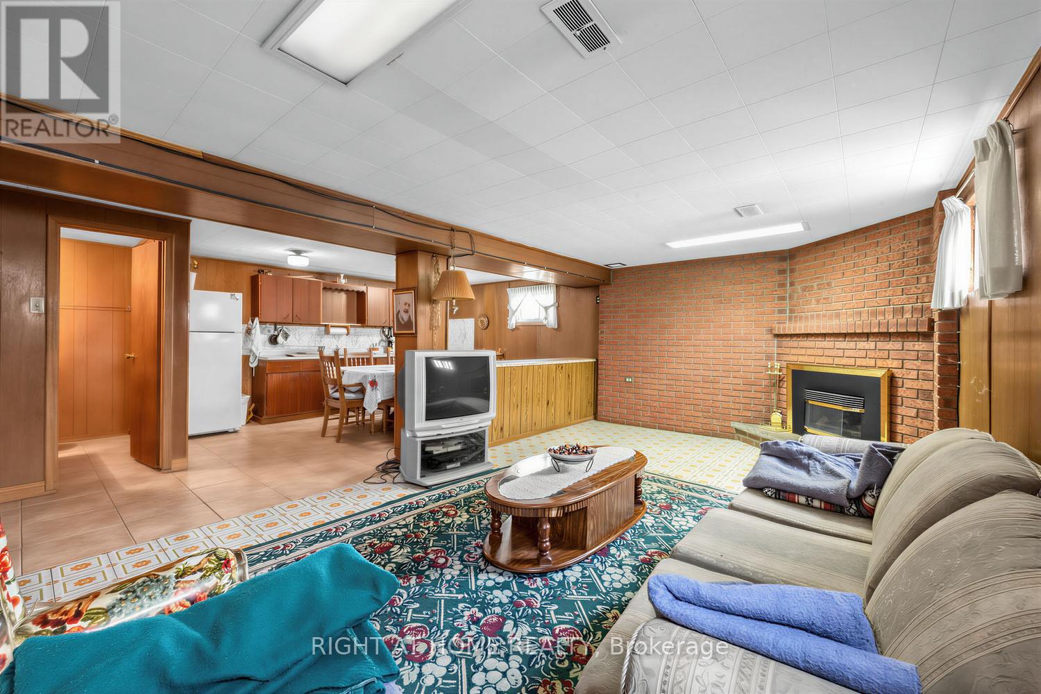 7 Daystrom Drive Property Photo 21