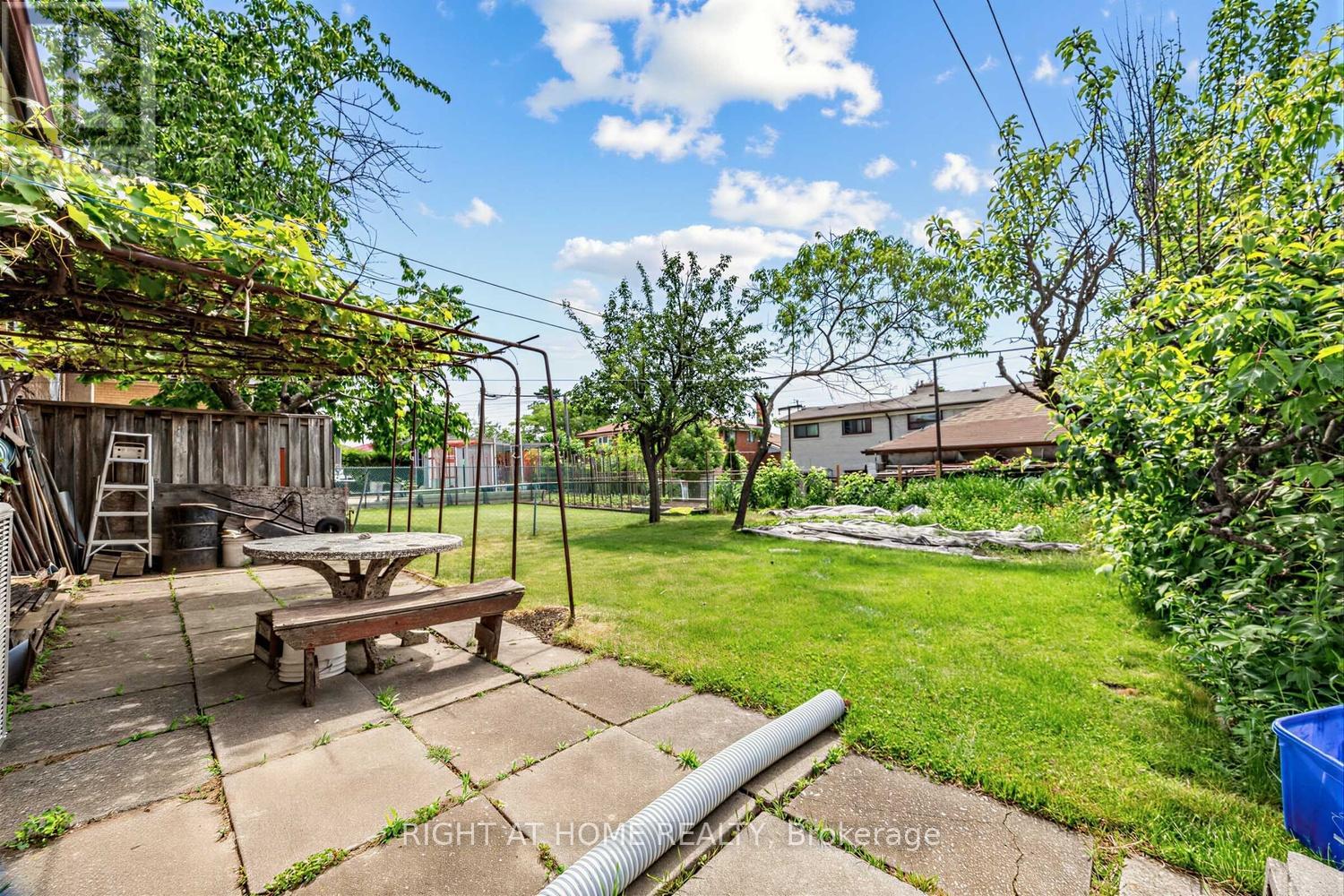 7 Daystrom Drive Property Photo 26