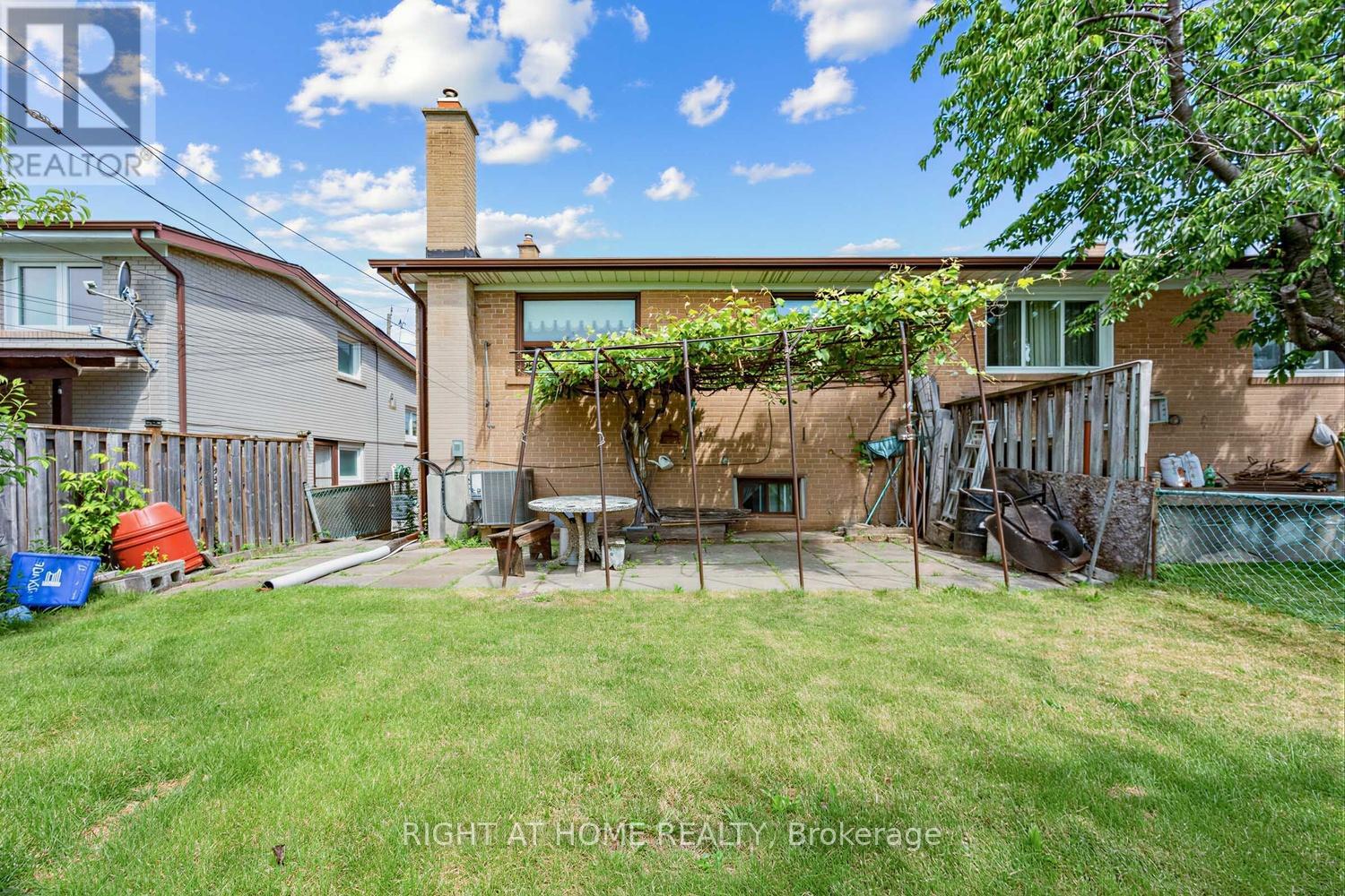 7 Daystrom Drive Property Photo 27
