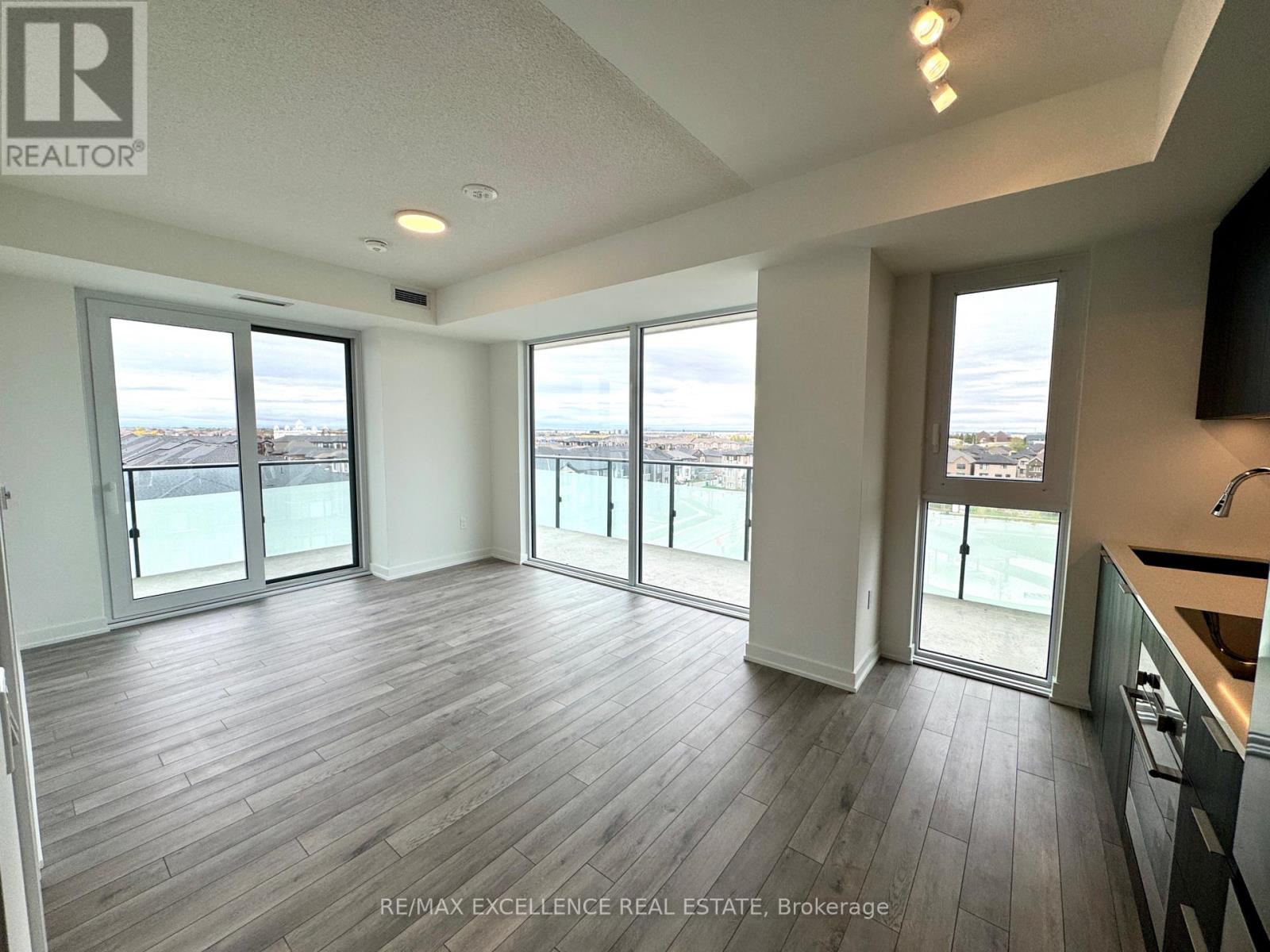 419 - 15 Skyridge Drive Property Photo 2