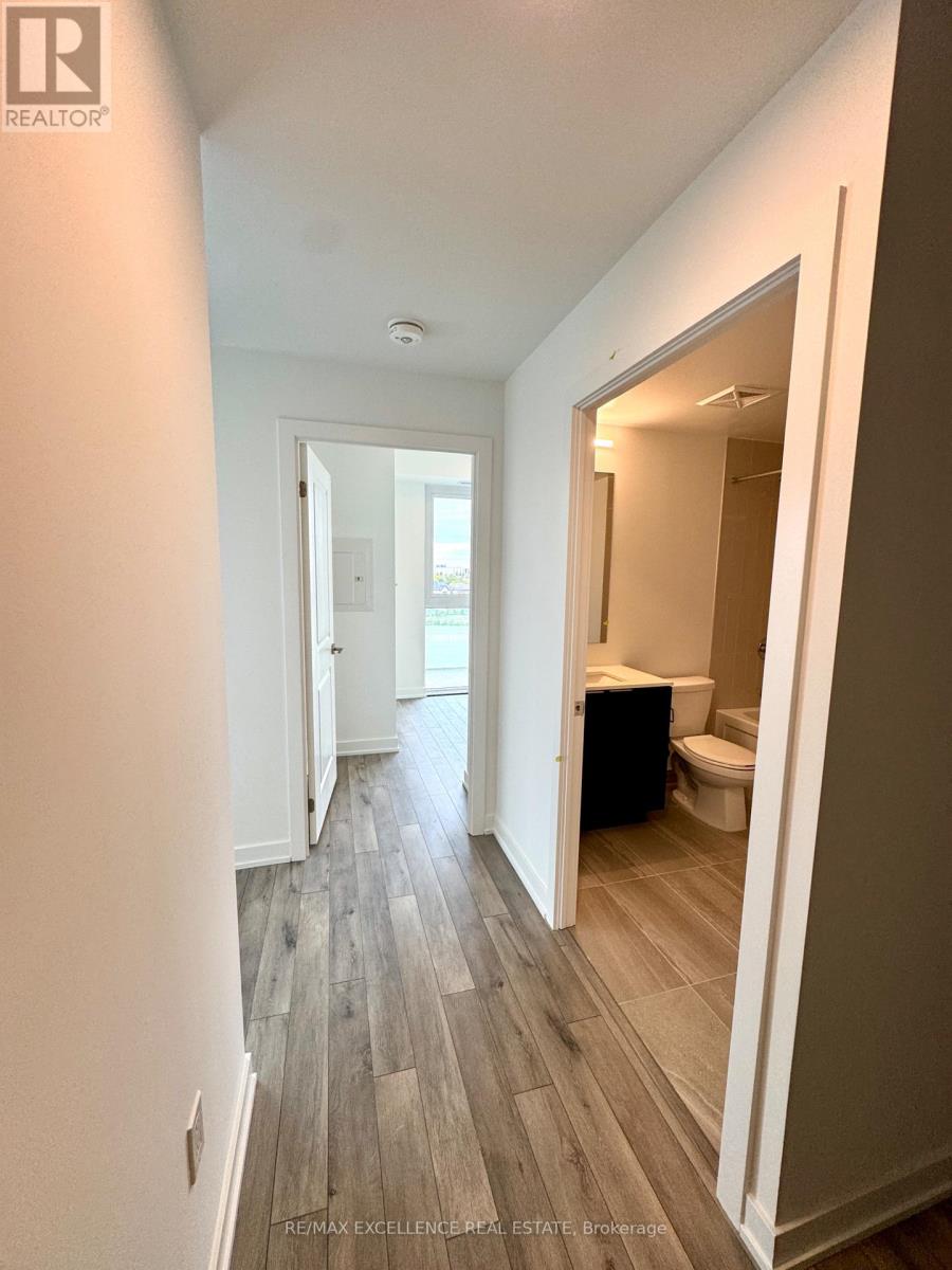 419 - 15 Skyridge Drive Property Photo 4