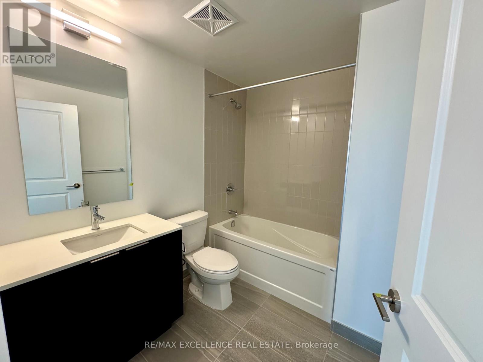 419 - 15 Skyridge Drive Property Photo 5
