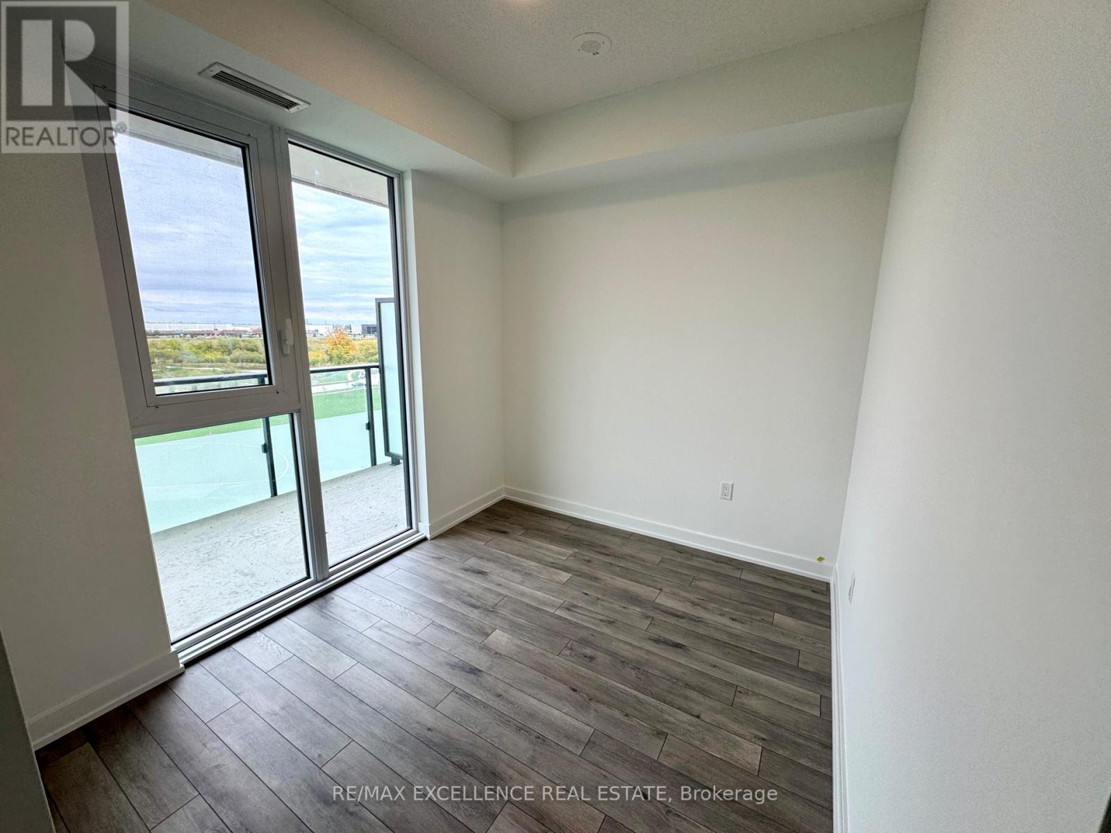 419 - 15 Skyridge Drive Property Photo 6