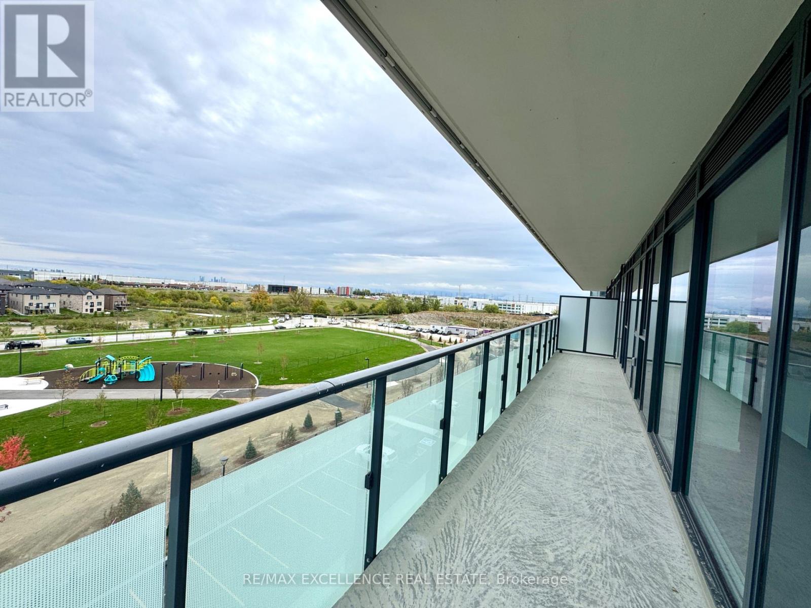 419 - 15 Skyridge Drive Property Photo 10