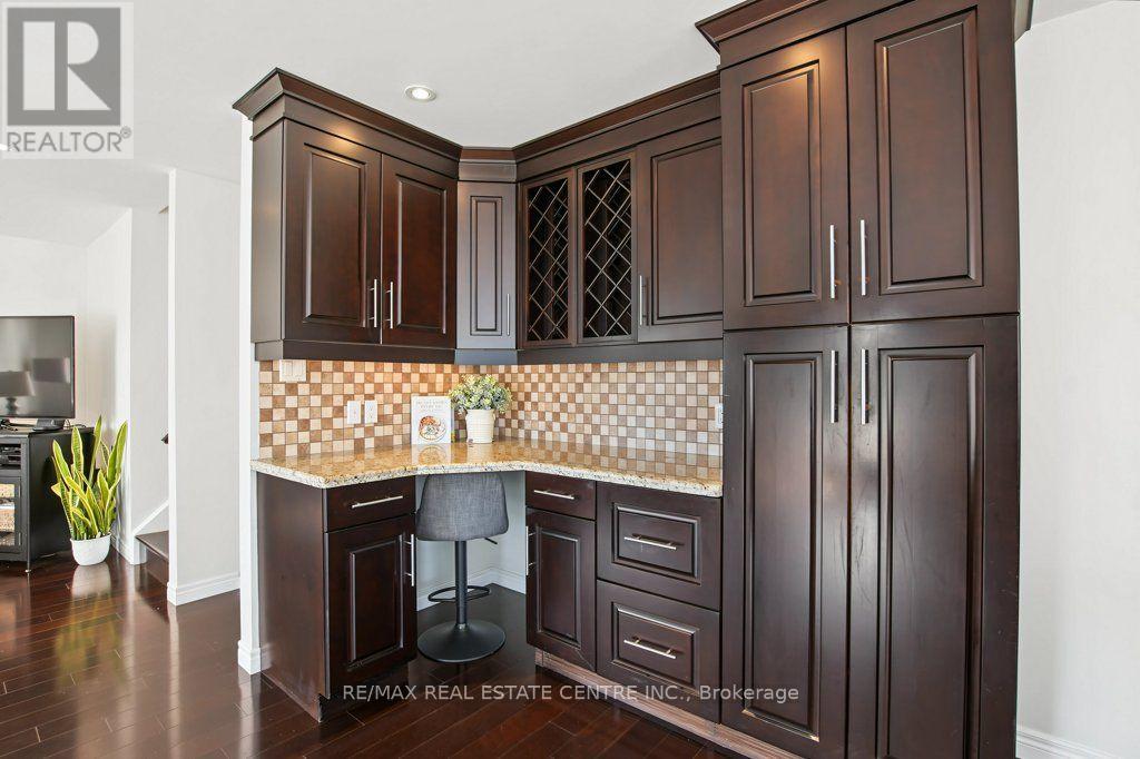 806 Hudson Court Property Photo 9